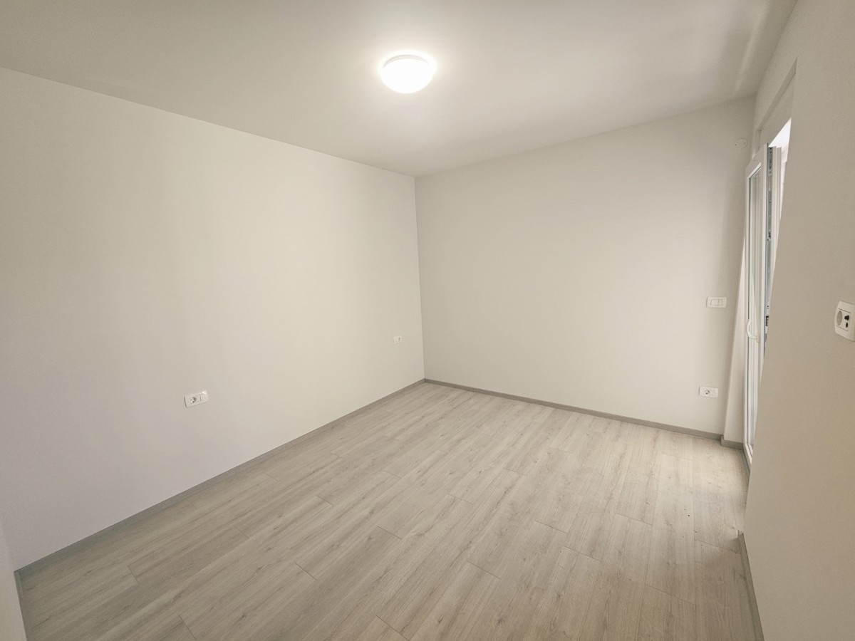 Nuova costruzione: bifamiliare con piscina vicino a Buje